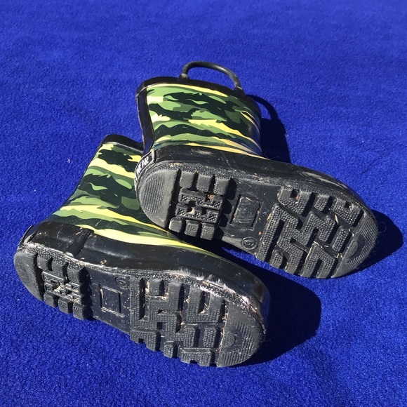 5/$30 Camo Rain Boots for Toddler - Picture 6 of 6